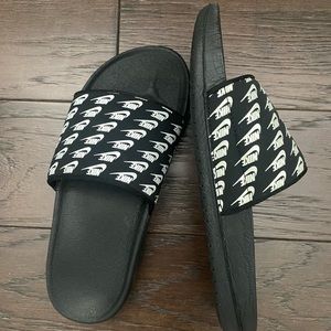 Women’s Nike off court slides Sz 8